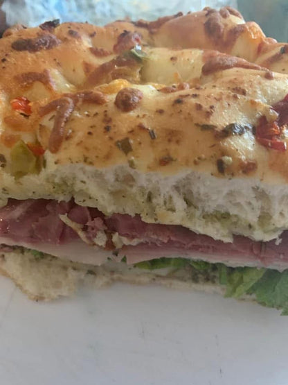 Focaccia de pimiento, cebolla y mozarela